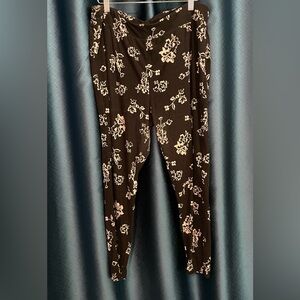 Terra & Sky black and white Leggings with Floral Design